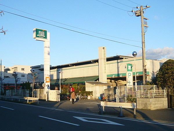 【周辺】Fuji鵠沼店まで416m