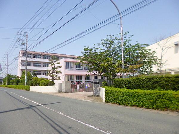 【周辺】浜松市立入野小学校まで566m