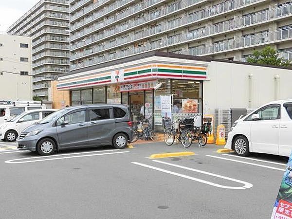 【周辺】セブンイレブン大阪三国本町3丁目店まで103m