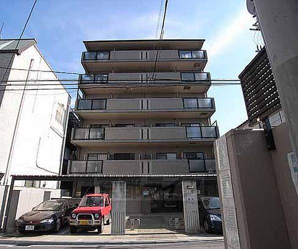 【外観】桃山エリアに建つ鉄筋コンクリートのしっかりマンション。