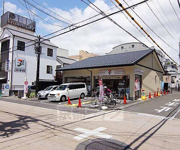 【周辺】セブンイレブン 伏見新町4丁目店まで130m 伏見桃山駅に近く駐車場もあるのでお車でも行けます。