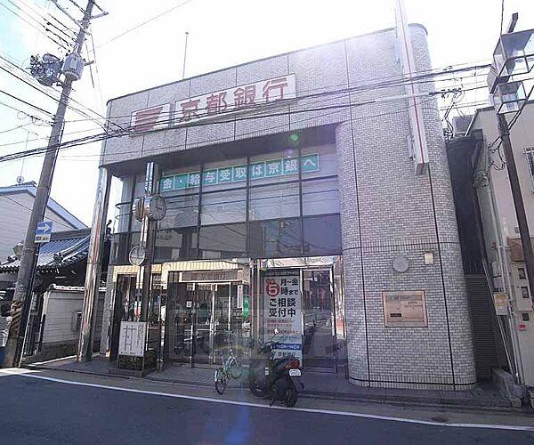 【周辺】京都銀行 藤森支店まで996m 本町通り沿いの京都銀行。最寄は藤森駅です。