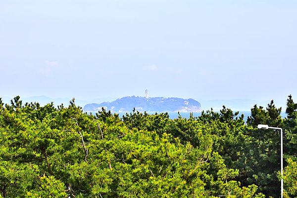 【周辺】バルコニーからの眺望（江の島を望む）