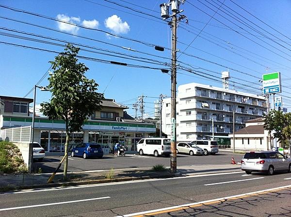 【周辺】ファミリーマート名東猪高台店　徒歩約６分