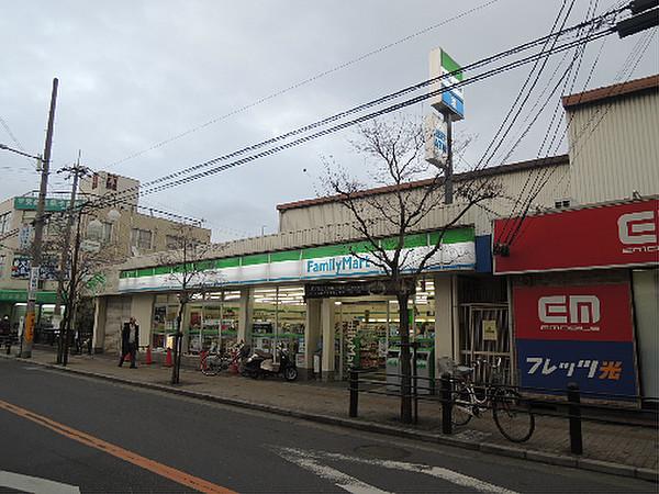 【周辺】ファミリーマート 八尾安中町店（118m）