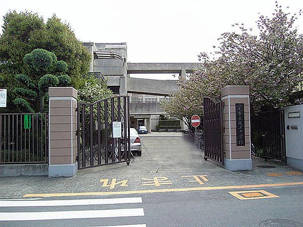 【周辺】八尾市立成法中学校（951m）