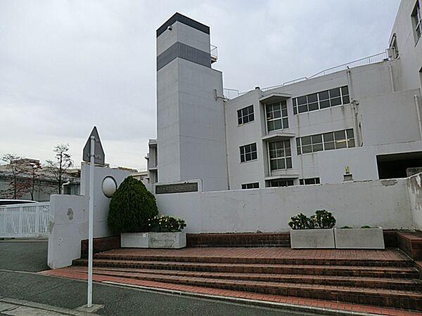 【周辺】横浜市立川和中学校1430ｍ 保護者用駐輪場あり