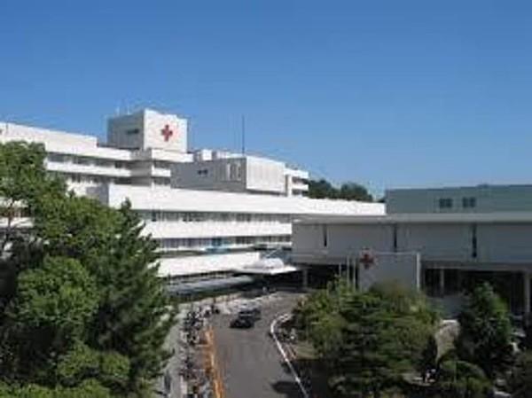 【周辺】高槻赤十字病院 989m