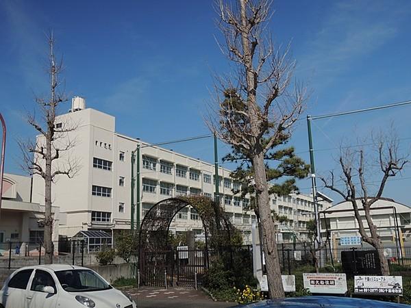 【周辺】横浜市立本郷小学校 802m
