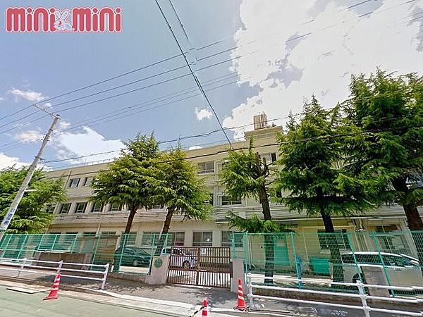 【周辺】神戸市立本山第三小学校 127m