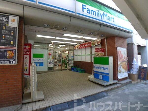 【周辺】ファミリーマート 松戸駅西口店 徒歩5分。 360m