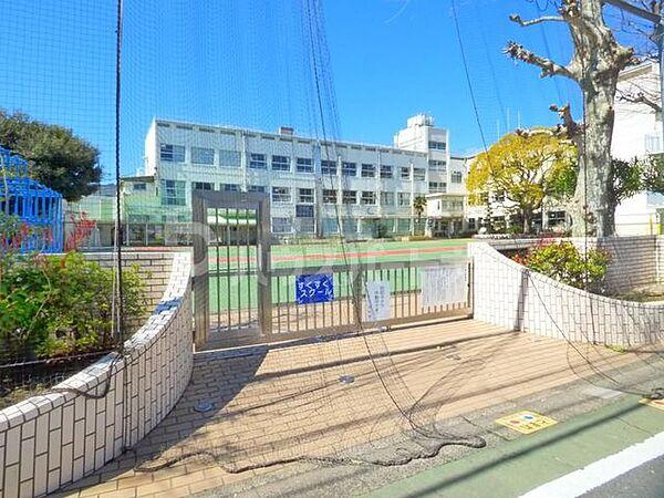 【周辺】江戸川区立下小岩小学校 徒歩8分。 630m