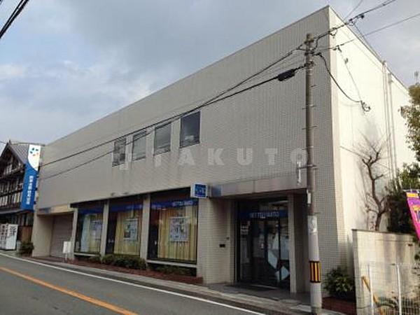 【周辺】銀行「北おおさか信用金庫桜井谷支店」ATMは平日21時まで、土日祝19時までご利用可能。
