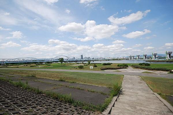 【周辺】公園「河川敷」散歩、ランニングも可能な淀川河川敷