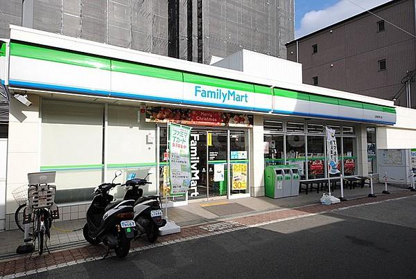 【周辺】コンビニ「ファミリーマート加島駅東口店」
