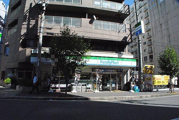 【周辺】コンビニ「ファミリーマート新大阪店」あなたとコンビに、ファミリーマート