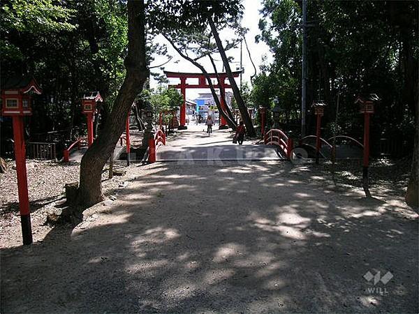 【周辺】公園「稲荷山公園」豊中稲荷神社のある、落ち着いた緑豊かな公園です。