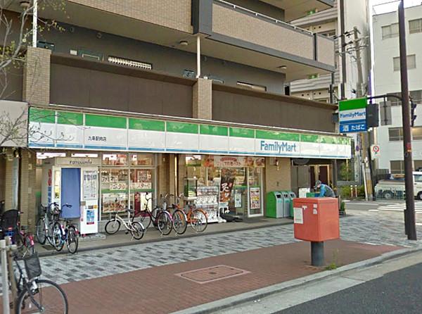 【周辺】コンビニ「ファミリーマート九条駅南店」