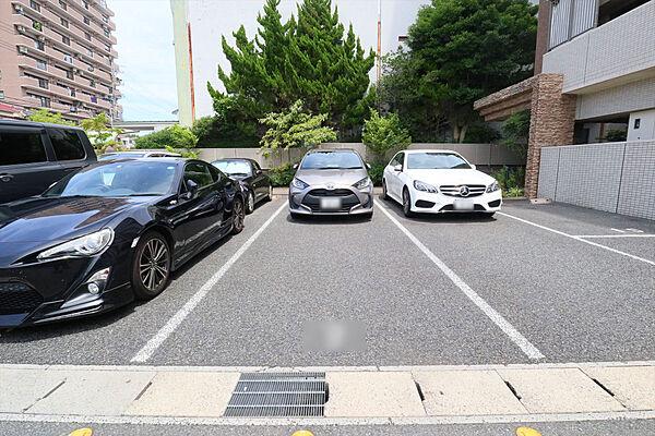 【駐車場】物件の駐車スペース［2023年6月25日撮影］
