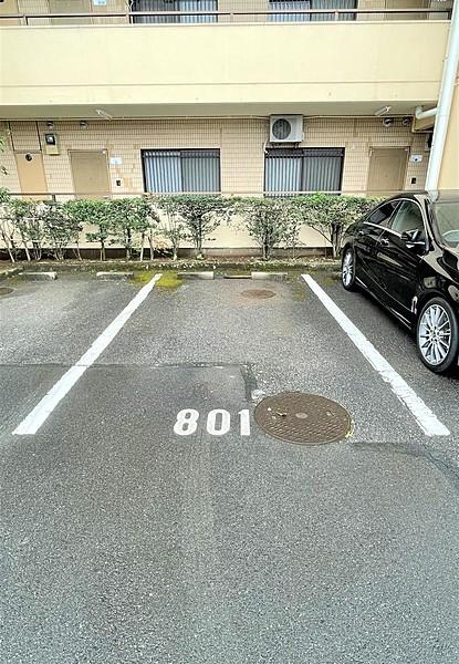 【駐車場】敷地内に専用駐車場があります。