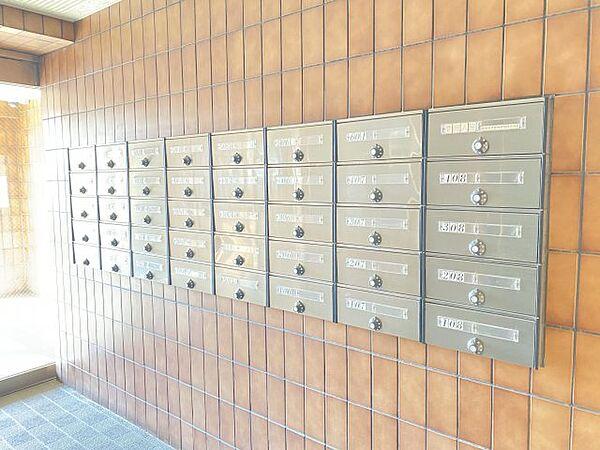 【エントランス】☆郵便ボックスはダイヤル式ですのでプライバシーが守られます♪☆