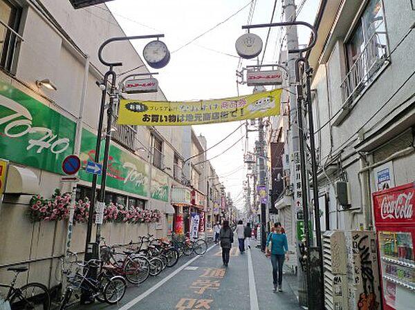 【周辺】高円寺は大小さまざまな商店街がひしめき合います。