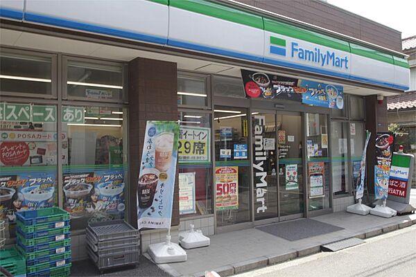 【周辺】ファミリーマート 戸部駅東店（17m）