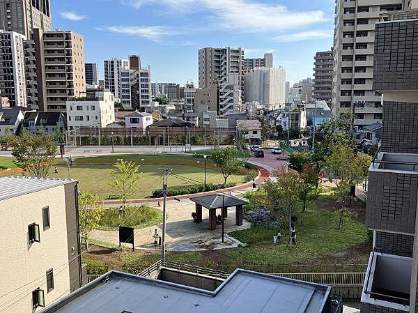 【周辺】物件から常盤公園と浦和駅周辺を眺望