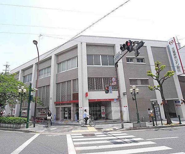 【周辺】東京三菱ＵＦＪ銀行 西陣支店まで680m 千本今出川に大きく構え、ＡＴＭのあり便利です。