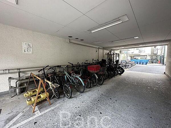 【駐車場】広々とした駐輪場は毎日の自転車の出し入れがスムーズです。