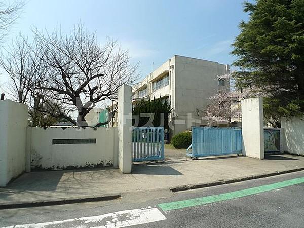 【周辺】松戸市立根木内小学校 徒歩9分。 720m