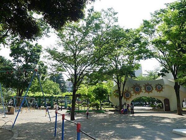 【周辺】【公園】赤羽公園まで357ｍ