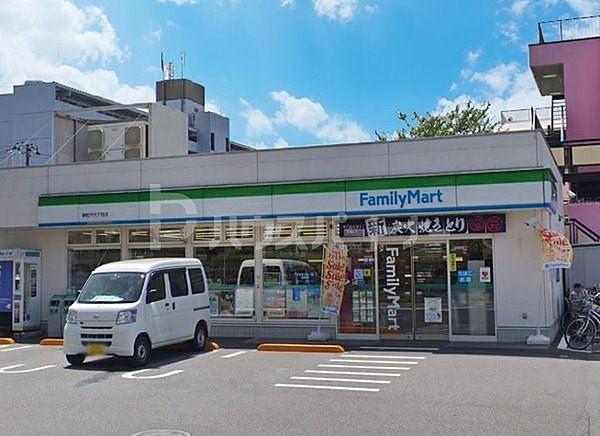 【周辺】ファミリーマート新松戸六丁目店 徒歩6分。 420m