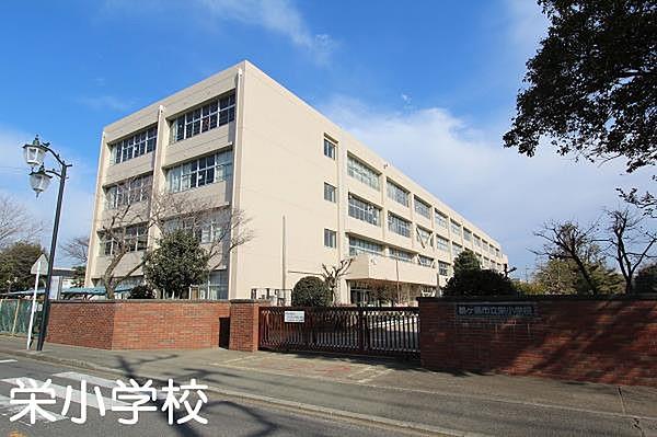 【周辺】周辺環境:小学校 900m 鶴ヶ島市立栄小学校 徒歩12分です。 