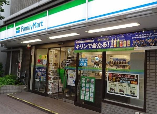 【周辺】ファミリーマート小山三丁目店 269m