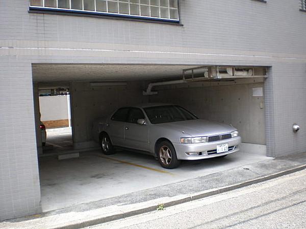 【駐車場】屋根付駐車場