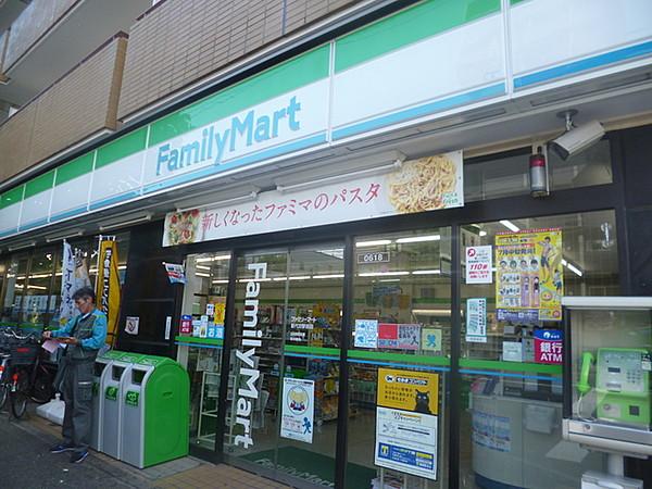 【周辺】ファミリーマート新代田駅前店 214m
