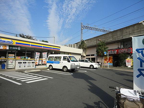 【周辺】ミニストップ和泉多摩川駅前店 151m