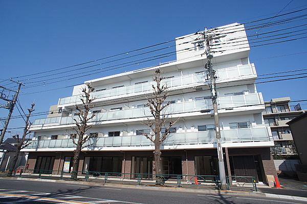 【外観】狛江駅より徒歩5分の好立地☆設備充実のマンションです☆