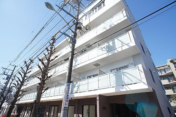 【外観】狛江駅より徒歩5分の好立地☆設備充実のマンションです☆
