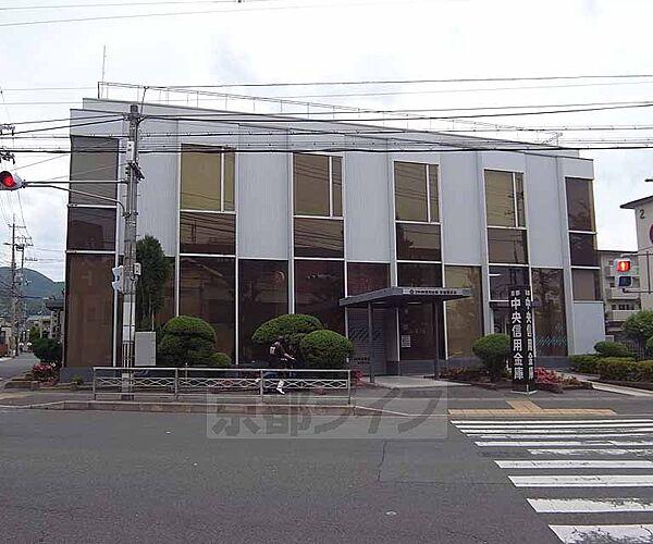 【周辺】京都中央信用金庫 常盤東支店まで32m 丸太町通り沿いにございます。駐車場完備。