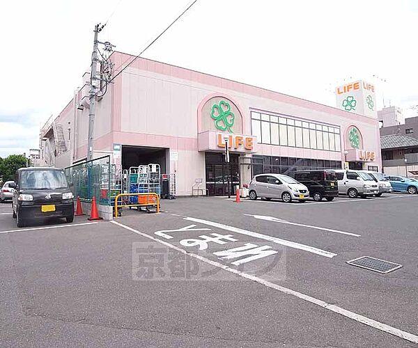 【周辺】ライフ　西京極店まで857m 大型駐車場完備 阪急西京極駅にも近いですよ