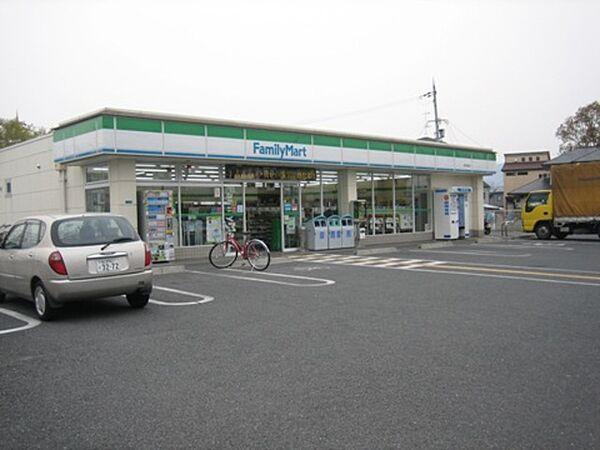 【周辺】ファミリーマート伊丹鴻池店 959m