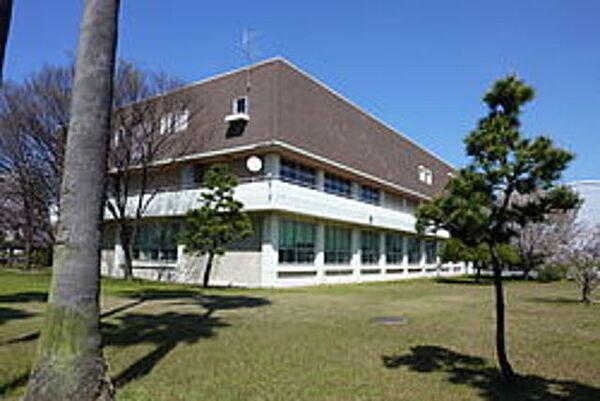 【周辺】私立産業技術短期大学 841m