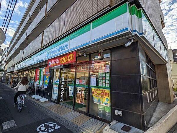 【周辺】ファミリーマート新代田駅前店 徒歩6分。 460m