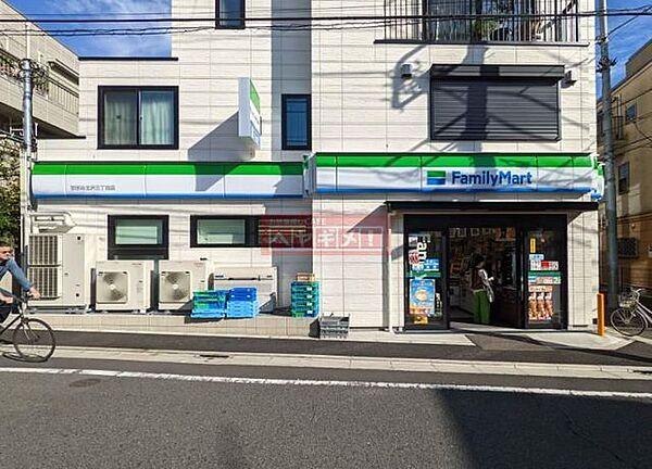 【周辺】ファミリーマート世田谷北沢三丁目店 徒歩6分。 420m
