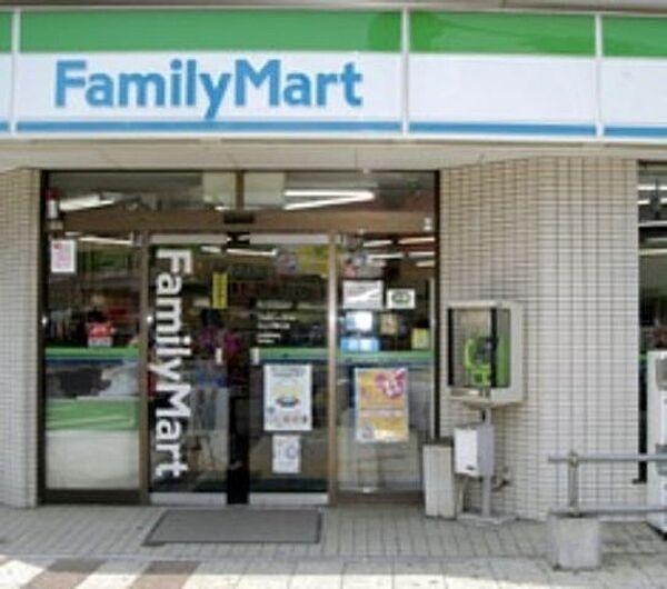 【周辺】ファミリーマート渋谷本町一丁目店 377m