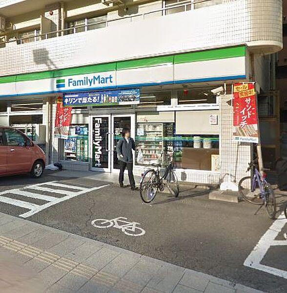 【周辺】ファミリーマート 八幡三丁目店（440m）