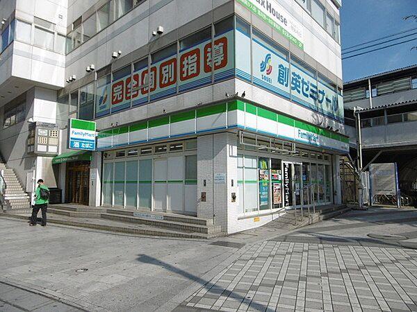 【周辺】【コンビニエンスストア】ファミリーマート汐入駅前店まで106ｍ