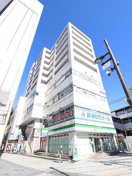 【外観】京急本線「汐入」駅より徒歩1分の好立地です。　駅前にはショッピングビルがございます。